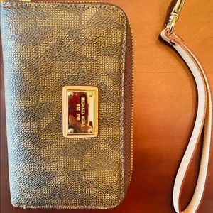 Michael Kors zip wallet